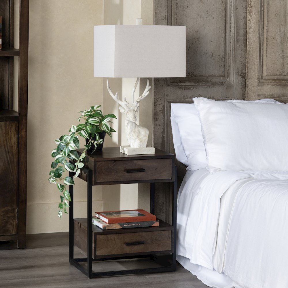 27.75"H Resin Table Lamp With Linen Shade. Picture 4