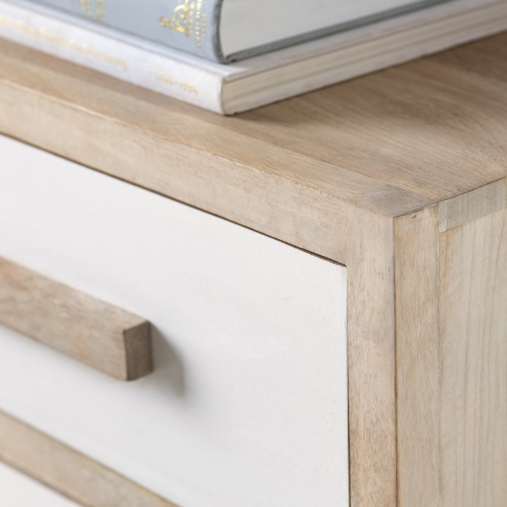 Three-Drawer Chest. Picture 4
