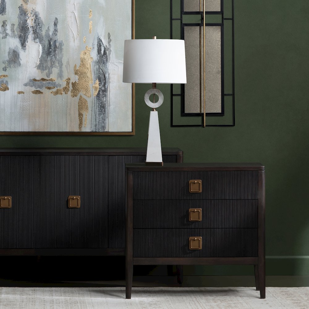 Worthington Three-Drawer Chest. Picture 7