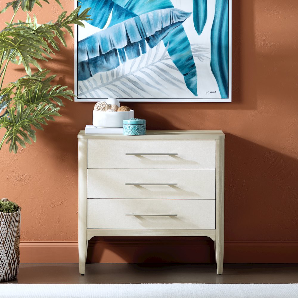 Three-Drawer Chest. Picture 2