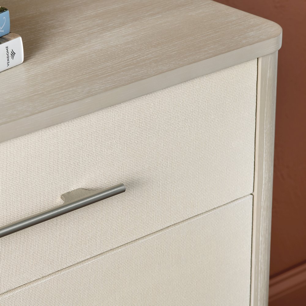 Three-Drawer Chest. Picture 4
