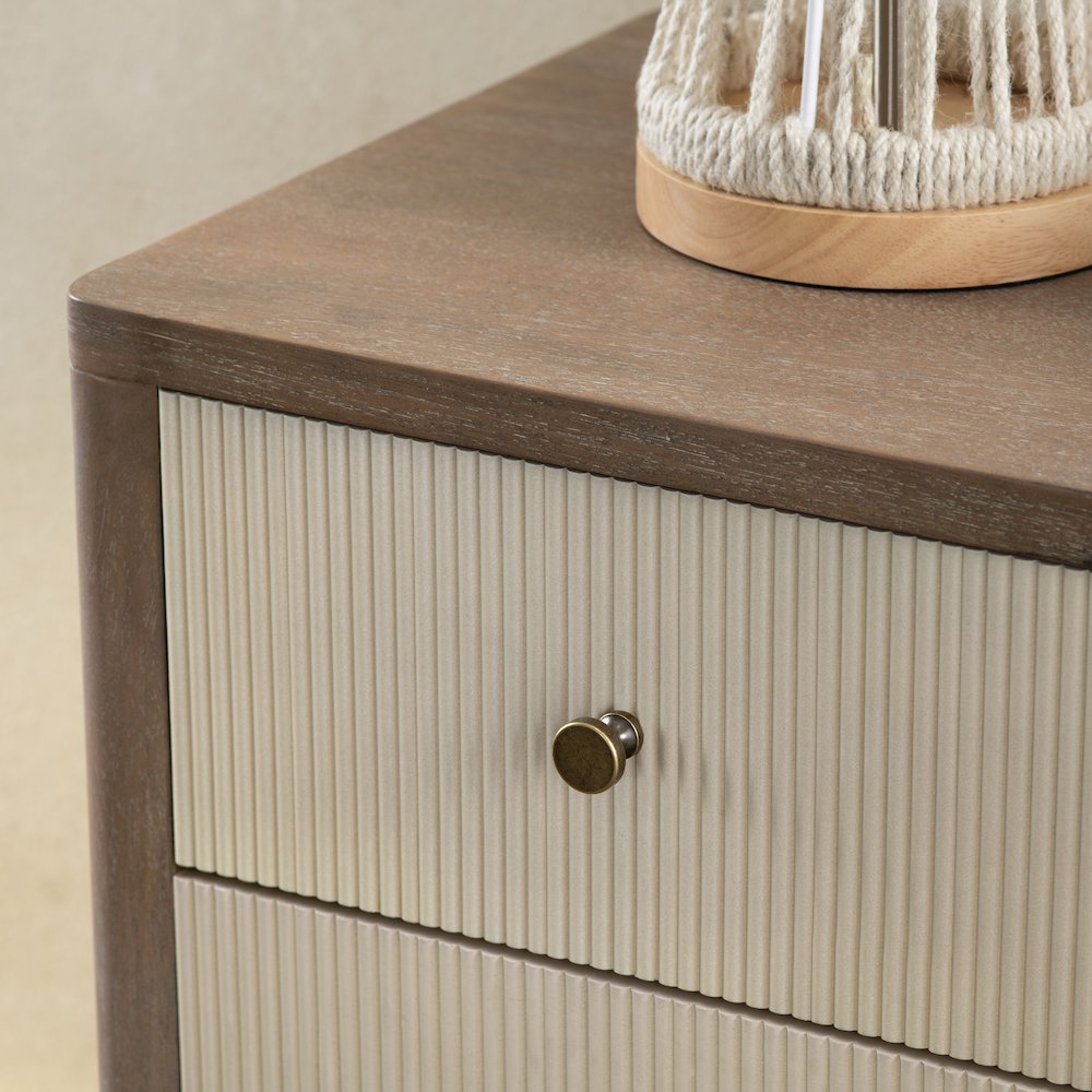 Three-Drawer Chest. Picture 5