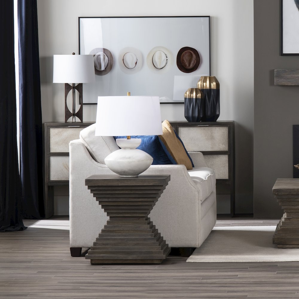 Highland Park End Table. Picture 4