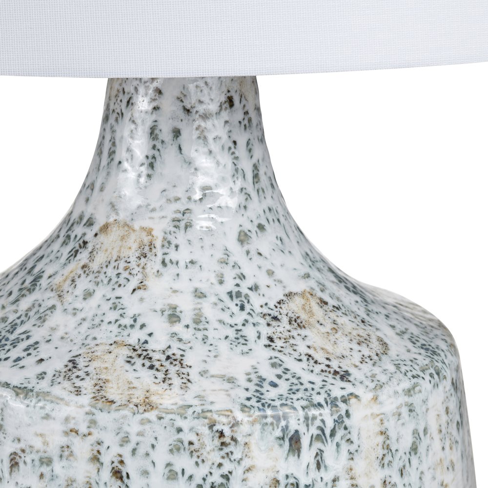 28.75"H Ceramic Table Lamp With Linen Shade. Picture 3