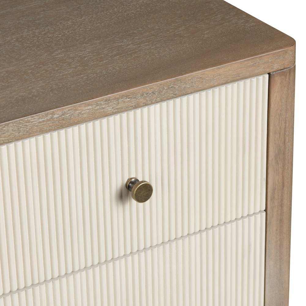 Three-Drawer Chest. Picture 4