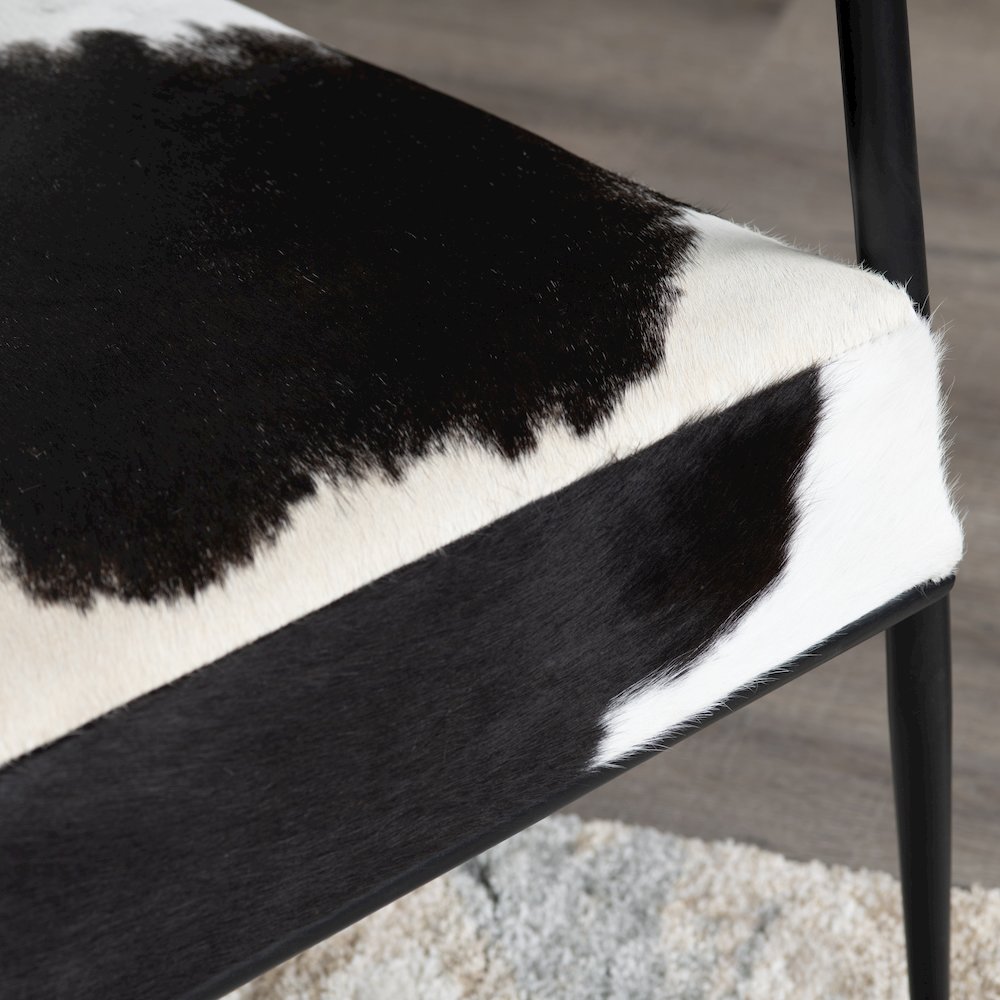 Upholstered Accent Chair. Picture 3
