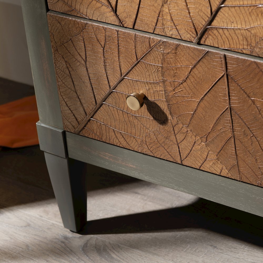 Arbor Three-Drawer Chest. Picture 6
