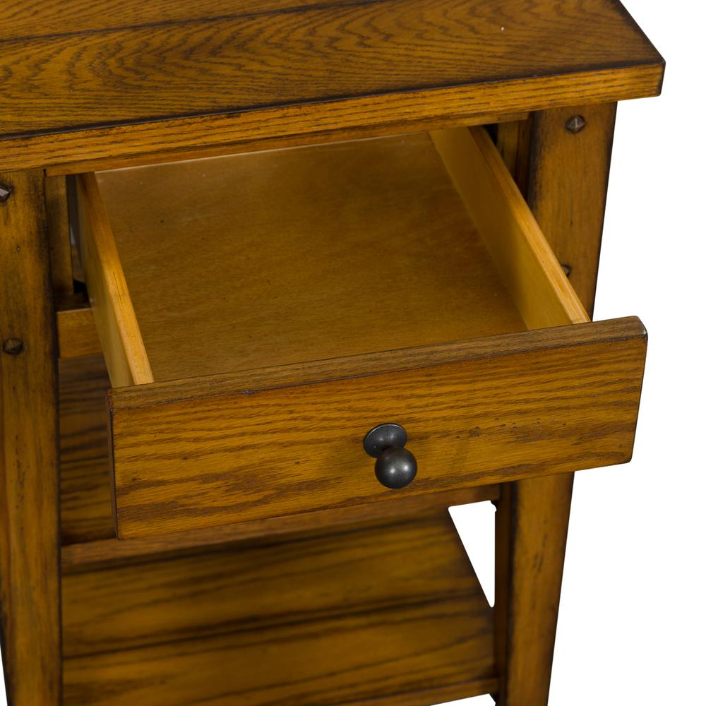 Lake House Chair Side Table in Oak. Picture 11