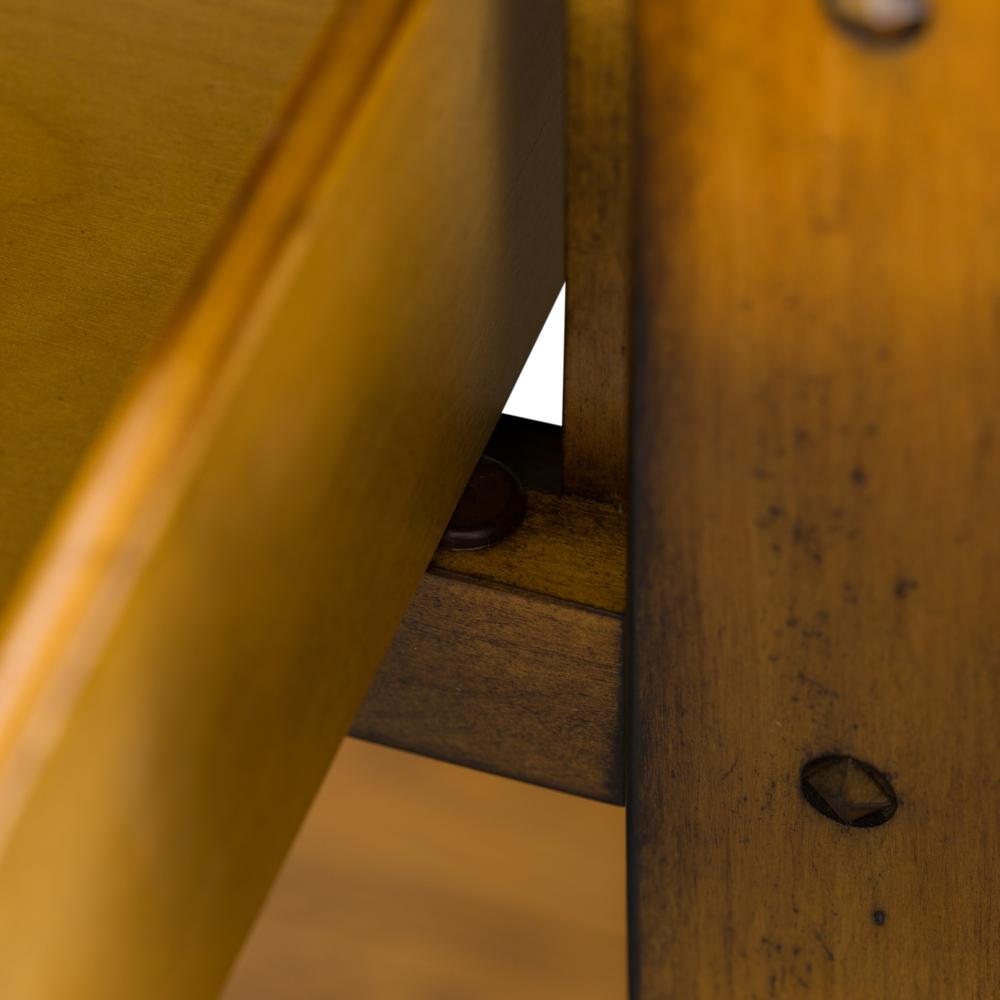 Lake House Sofa Table in Oak. Picture 3
