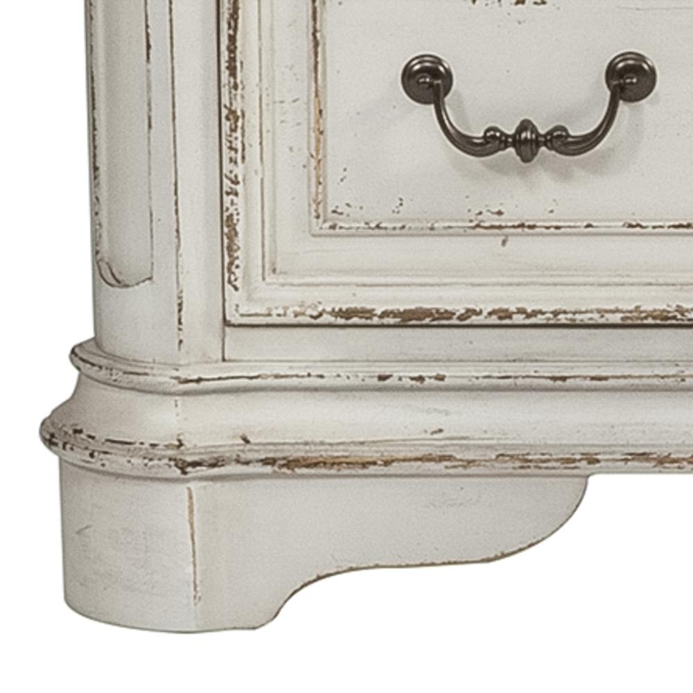 Magnolia Manor Dresser & Mirror in Antique White. Picture 13