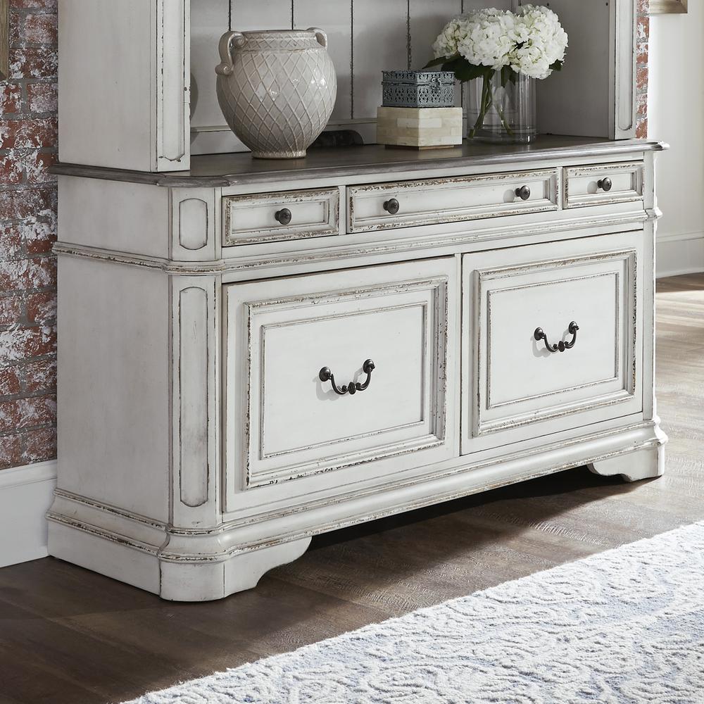 Magnolia Manor Credenza in Antique White. Picture 10