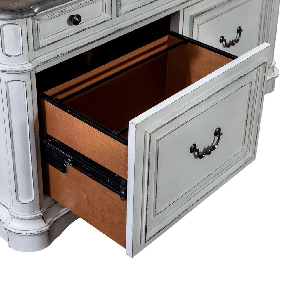 Magnolia Manor Credenza in Antique White. Picture 8