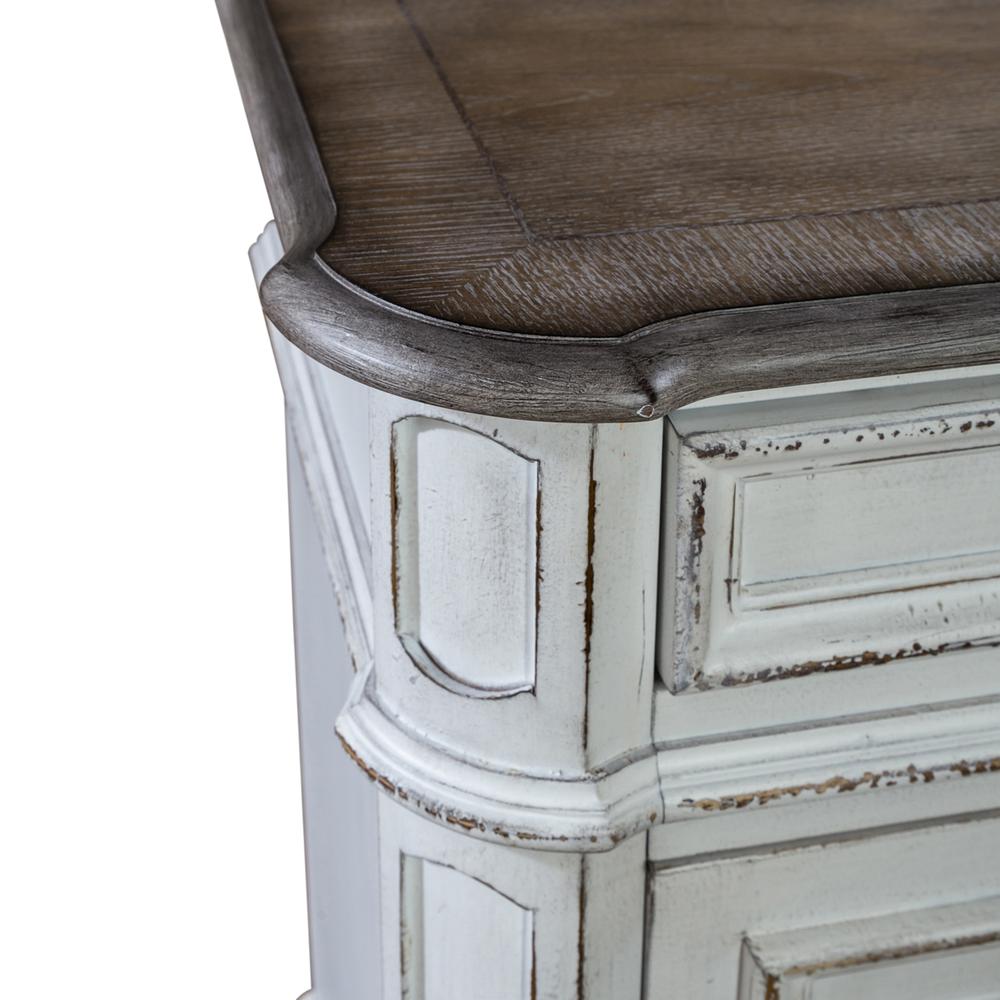 Magnolia Manor Credenza in Antique White. Picture 6