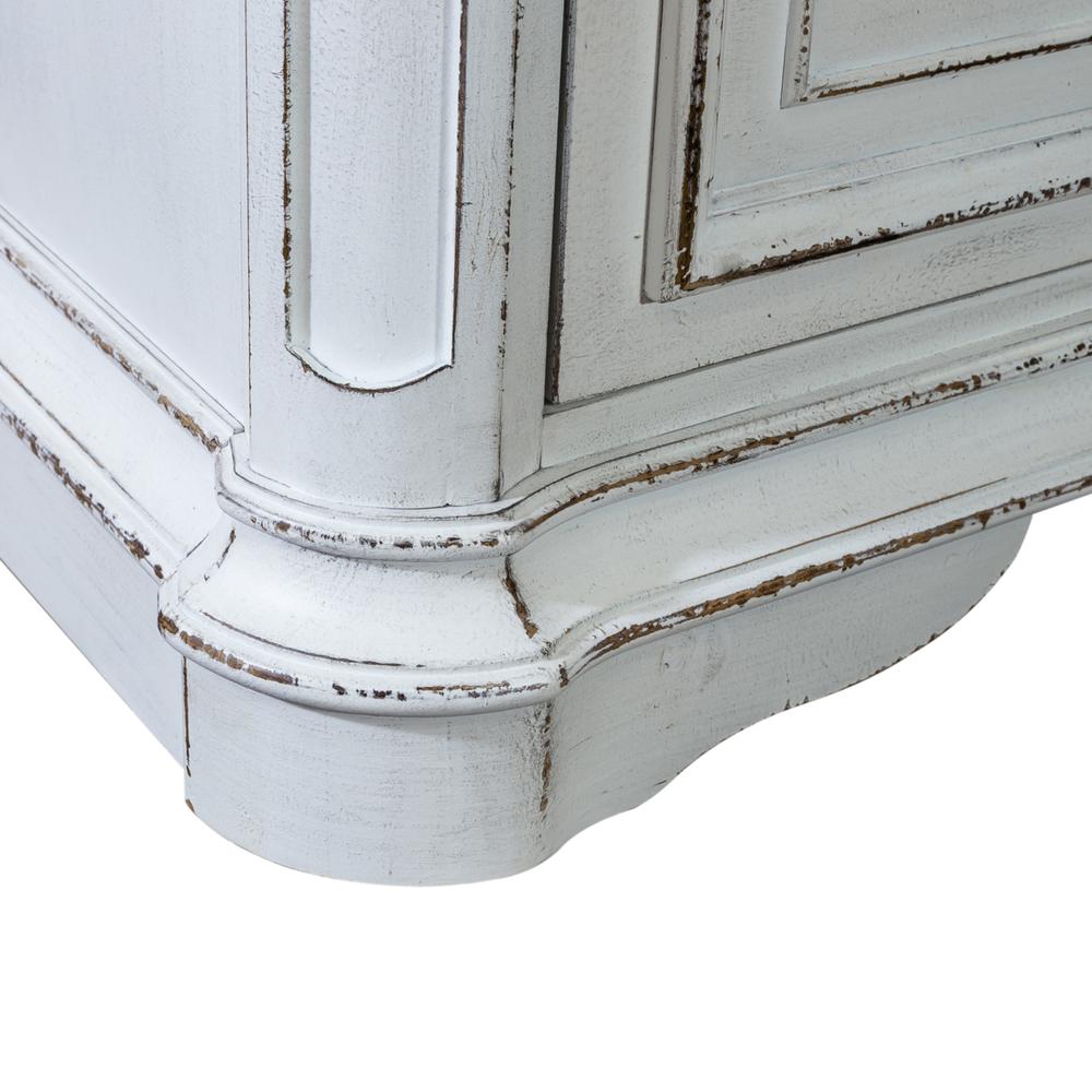 Magnolia Manor Credenza in Antique White. Picture 7
