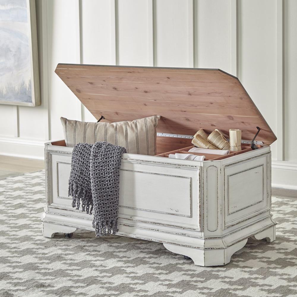 Magnolia Manor Storage Trunk in Antique White. Picture 3
