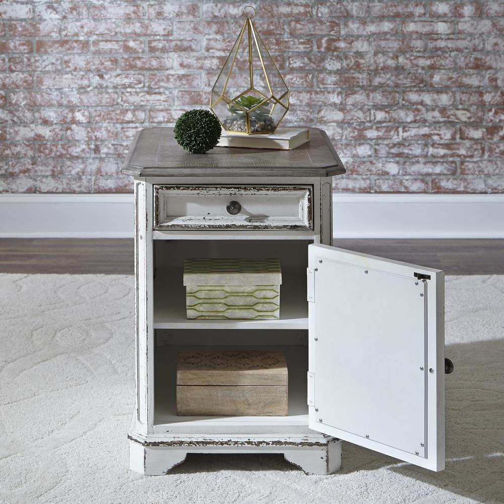 Magnolia Manor Chair Side Table in Antique White. Picture 8