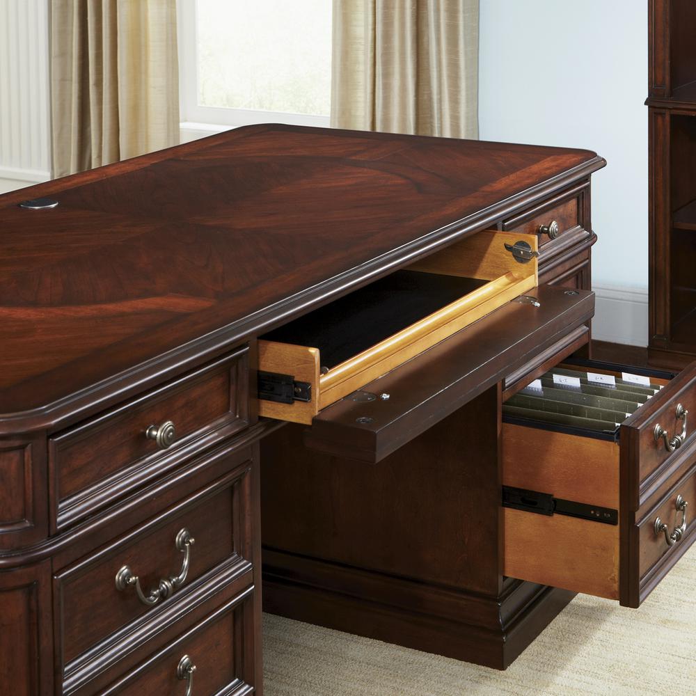 Brayton Manor Jr Executive Desk in Cognac. Picture 4