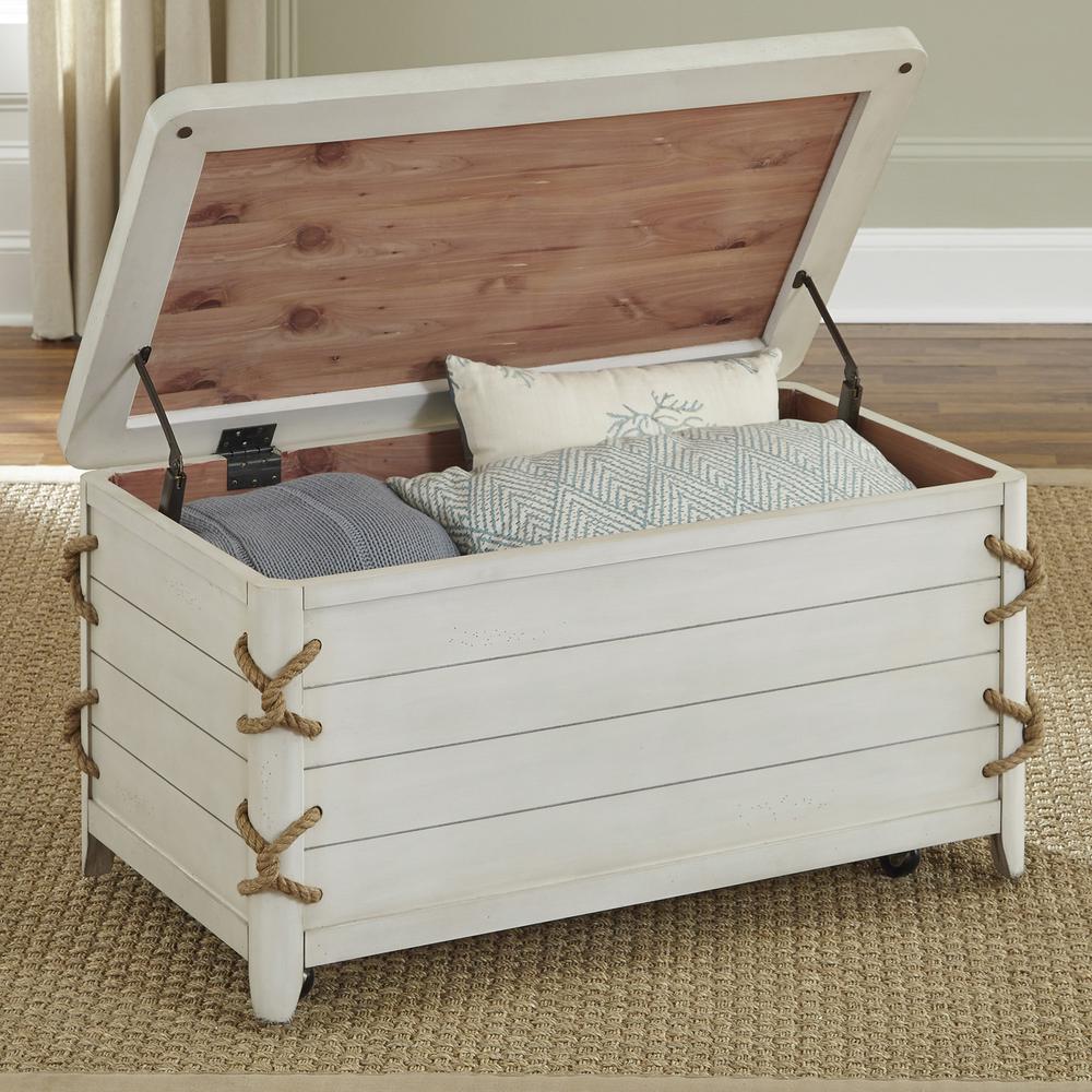 Dockside Storage Trunk in White. Picture 2