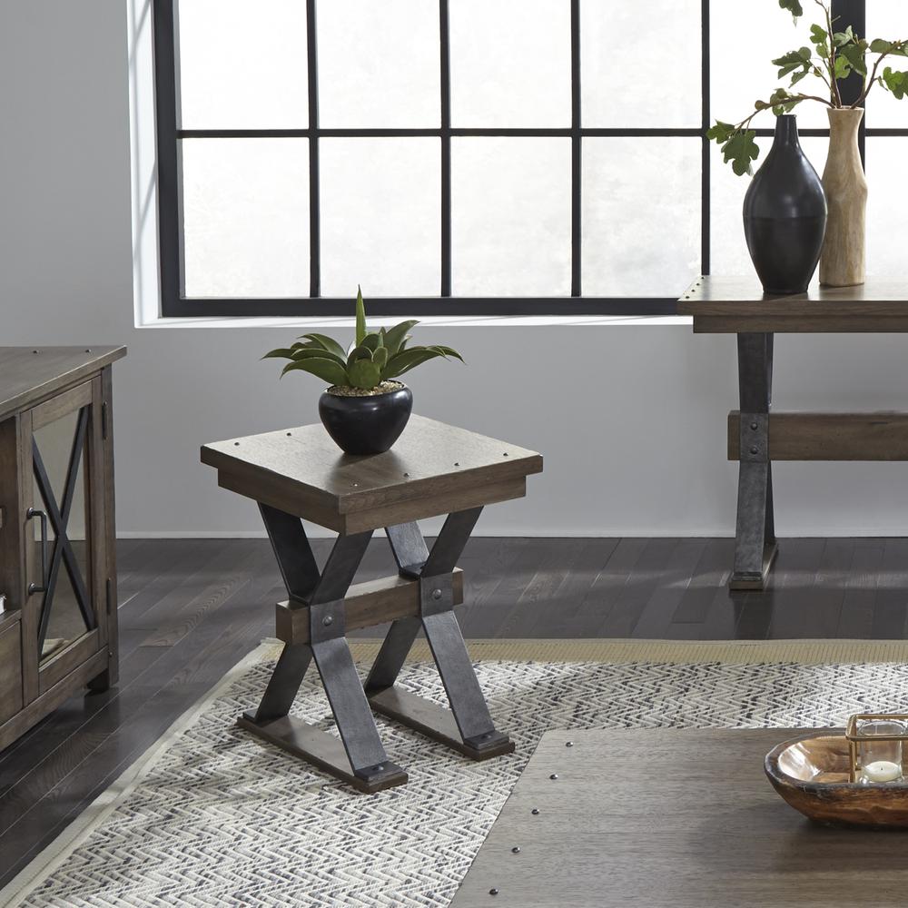 Sonoma Road Chair Side Table in Weathered Beaten Bark. Picture 2