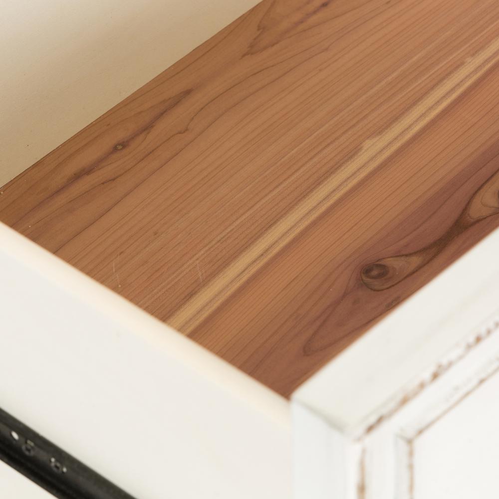 Abbey Park 5 Drawer Chest in Antique White. Picture 7