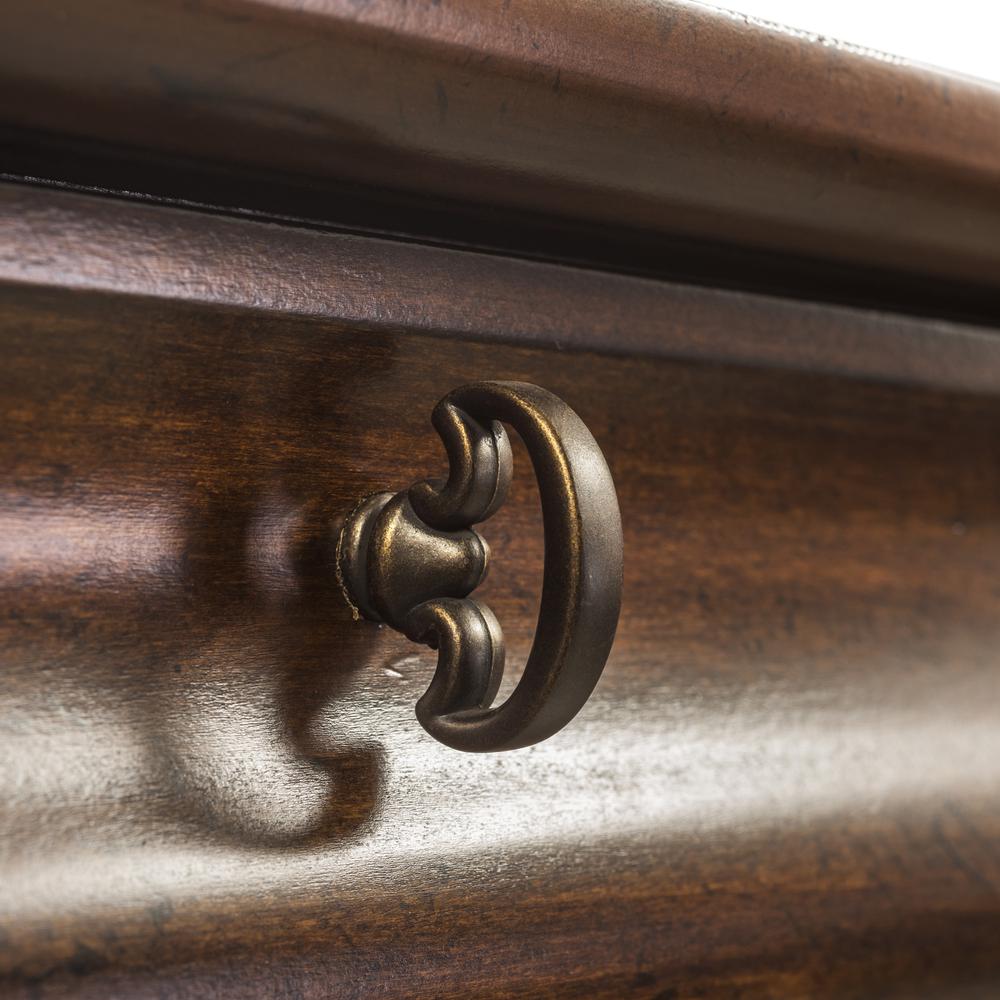 Rustic Traditions 5 Drawer Chest in Rustic Cherry. Picture 9
