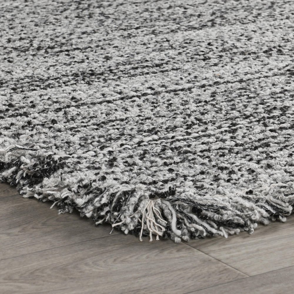 Bradbury Wool Blend Accent Rug. Picture 3