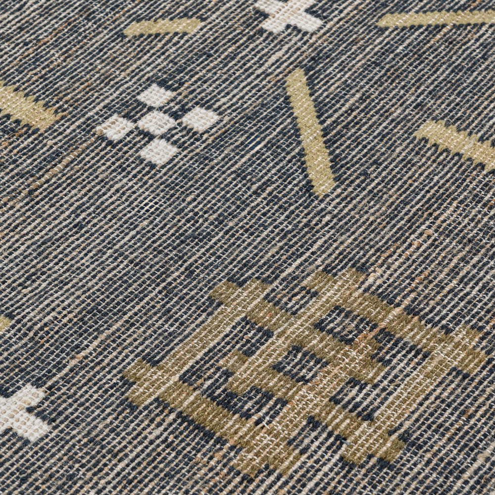 Belfast 2.6'x8' Wool Blend Handwoven Caviar Black Area Rug Runner. Picture 3