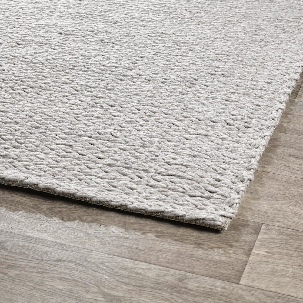 Oxnard Wool Accent Rug. Picture 2