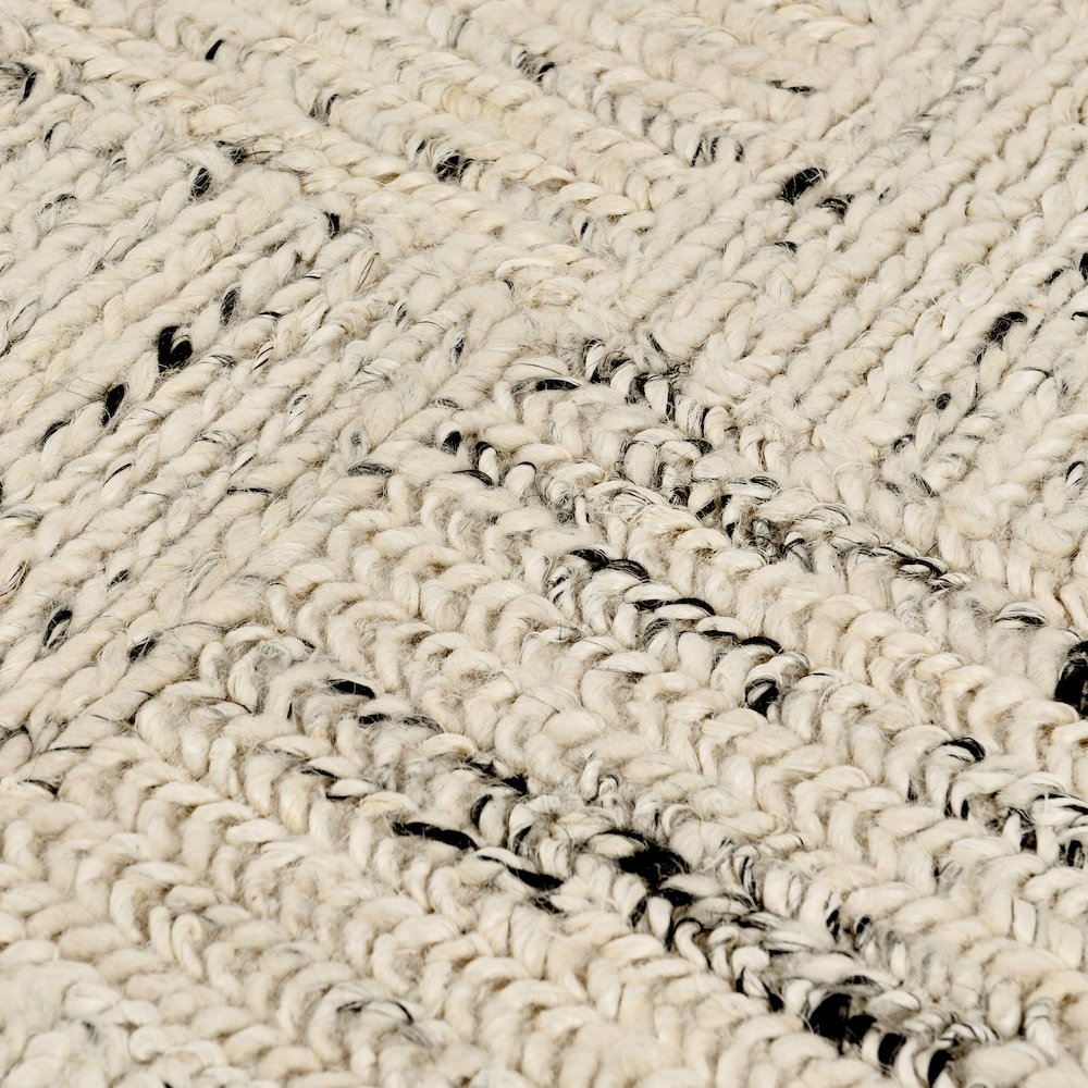 Sosa 2.6'x8' Wool Blend Handwoven Distressed Pattern Ivory Accent Rug. Picture 2