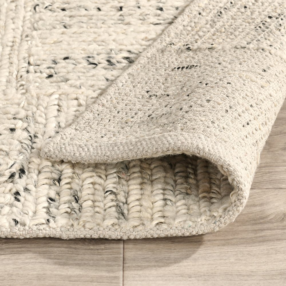 Sosa 2.6'x8' Wool Blend Handwoven Distressed Pattern Ivory Accent Rug. Picture 3