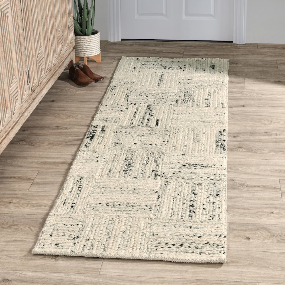 Sosa 2.6'x8' Wool Blend Handwoven Distressed Pattern Ivory Accent Rug. Picture 4
