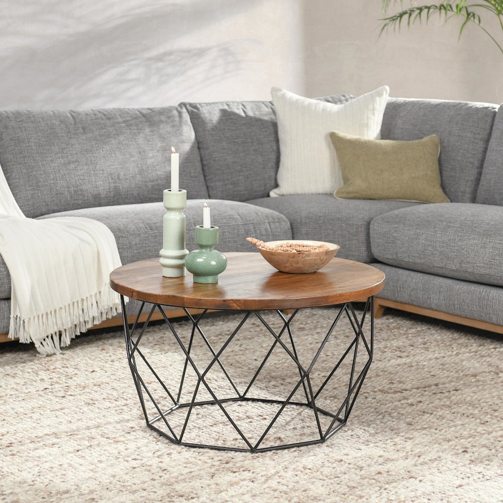 Chester Round Coffee Table. Picture 4