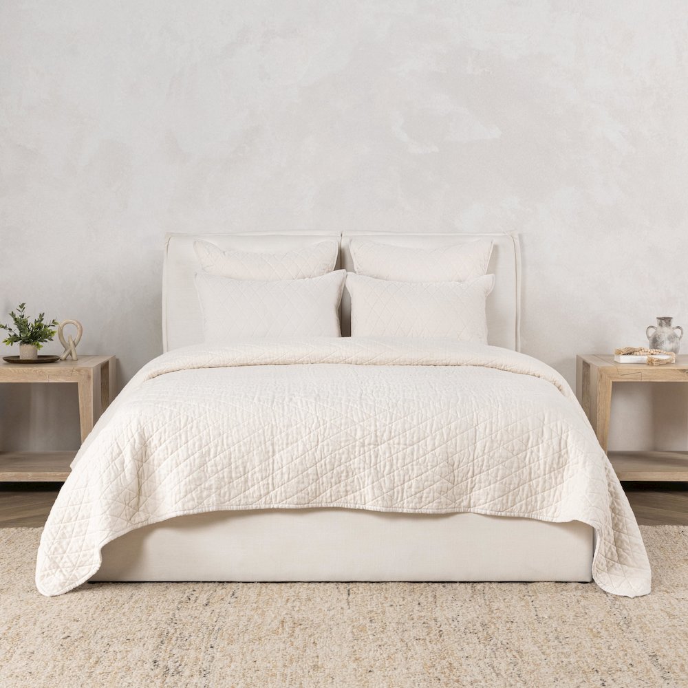 Lana 100% Cotton Queen Quilt in Ivory. Picture 2
