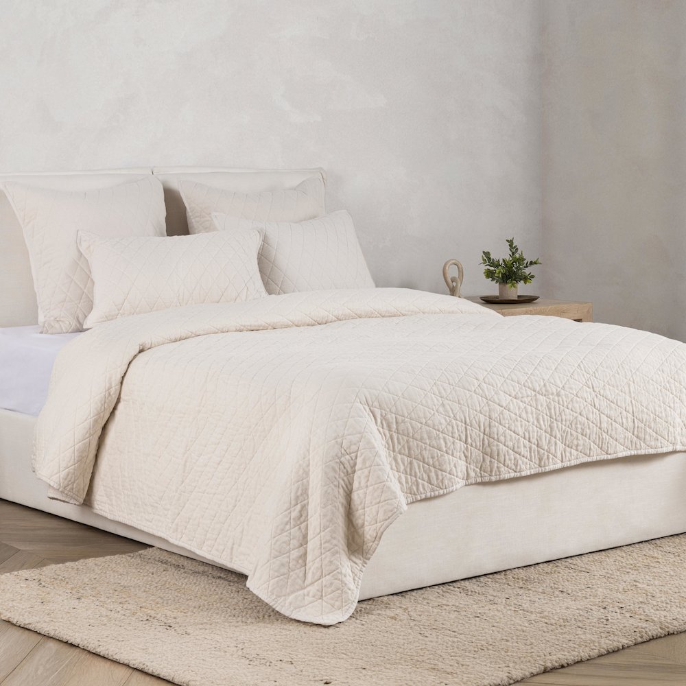 Lana 100% Cotton Queen Quilt in Ivory. Picture 4