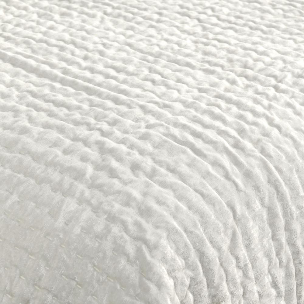 Dimitry 100% Rayon Velvet Ivory King Quilt by Kosas Home. Picture 6