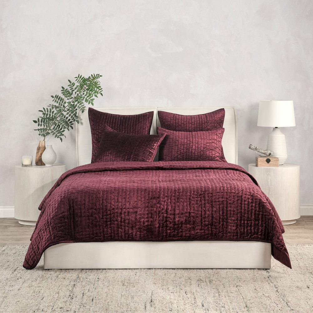 Bari Velvet Fabric Port King Quilt. Picture 3