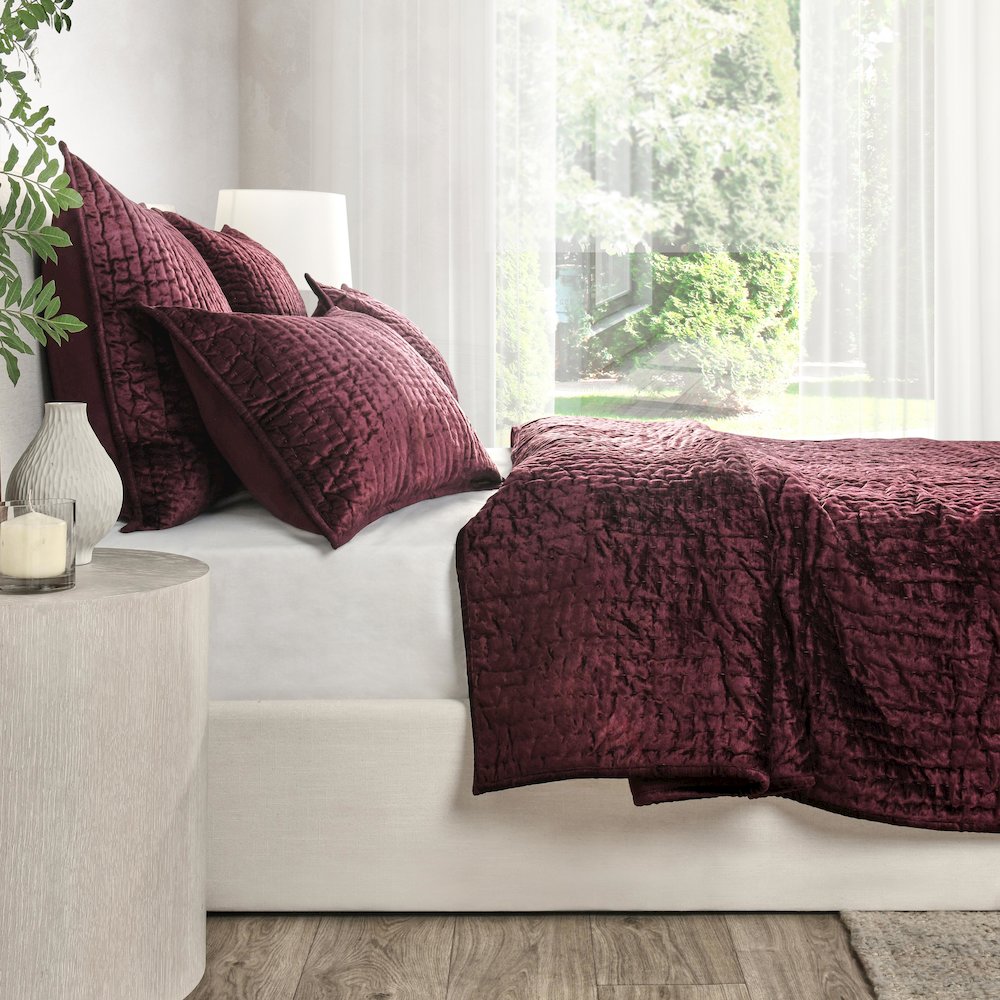 Bari Velvet Fabric Port King Quilt. Picture 4