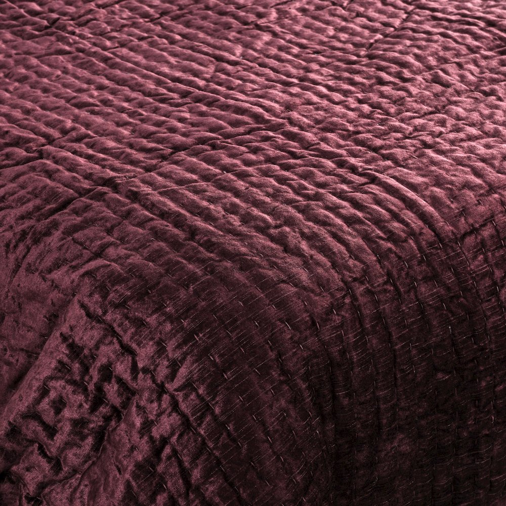 Bari Velvet Fabric Port King Quilt. Picture 5