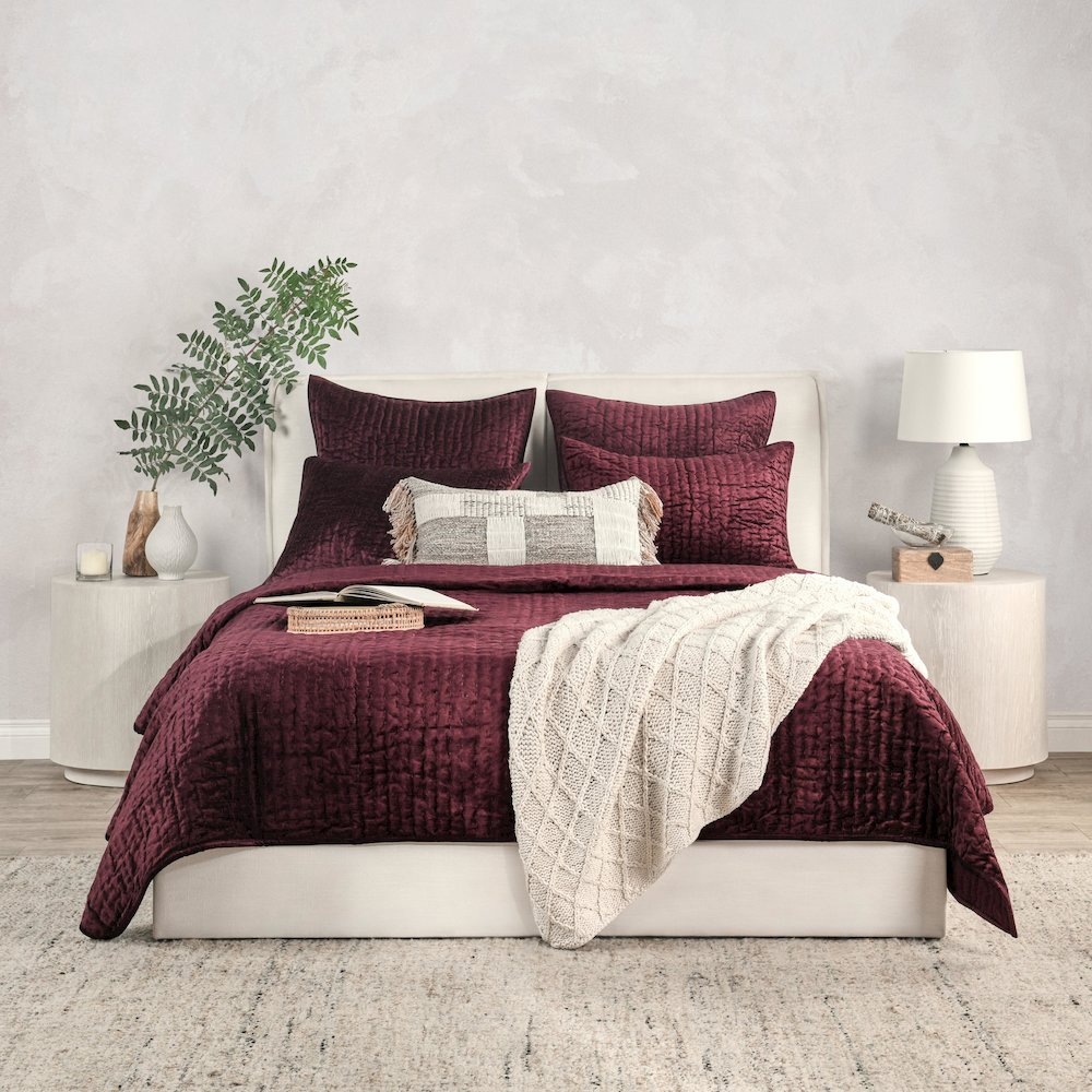 Bari Velvet Fabric Port Queen Quilt. Picture 6