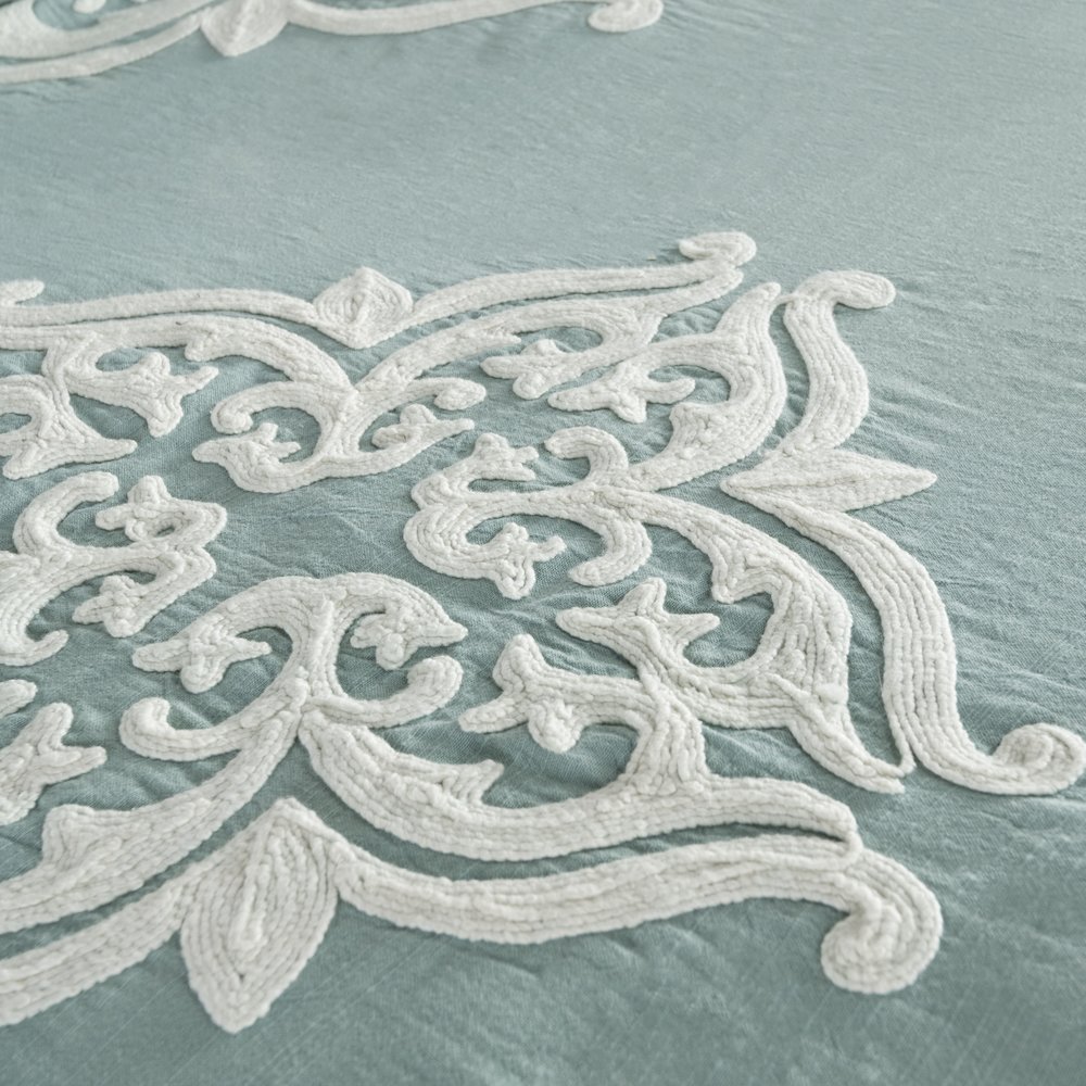 Kent 100% Cotton Embroidered King Duvet. Picture 3