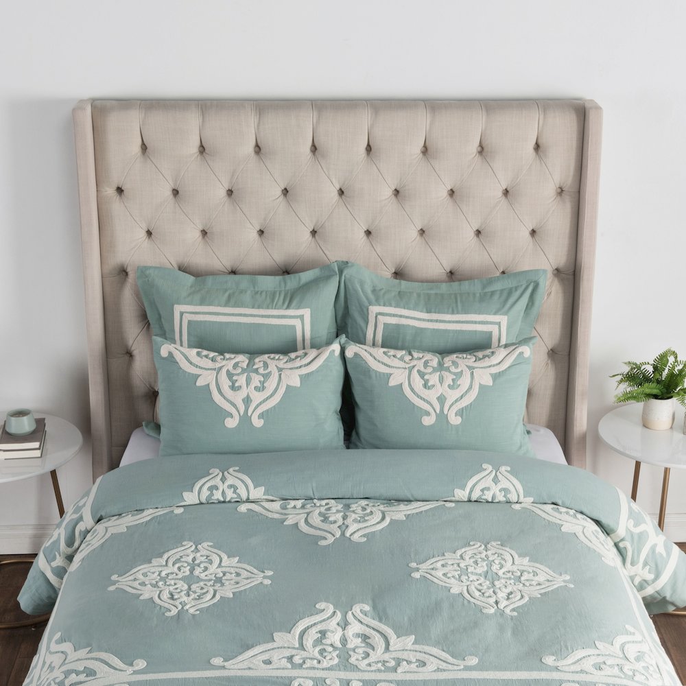 Kent 100% Cotton Embroidered King Duvet. Picture 4
