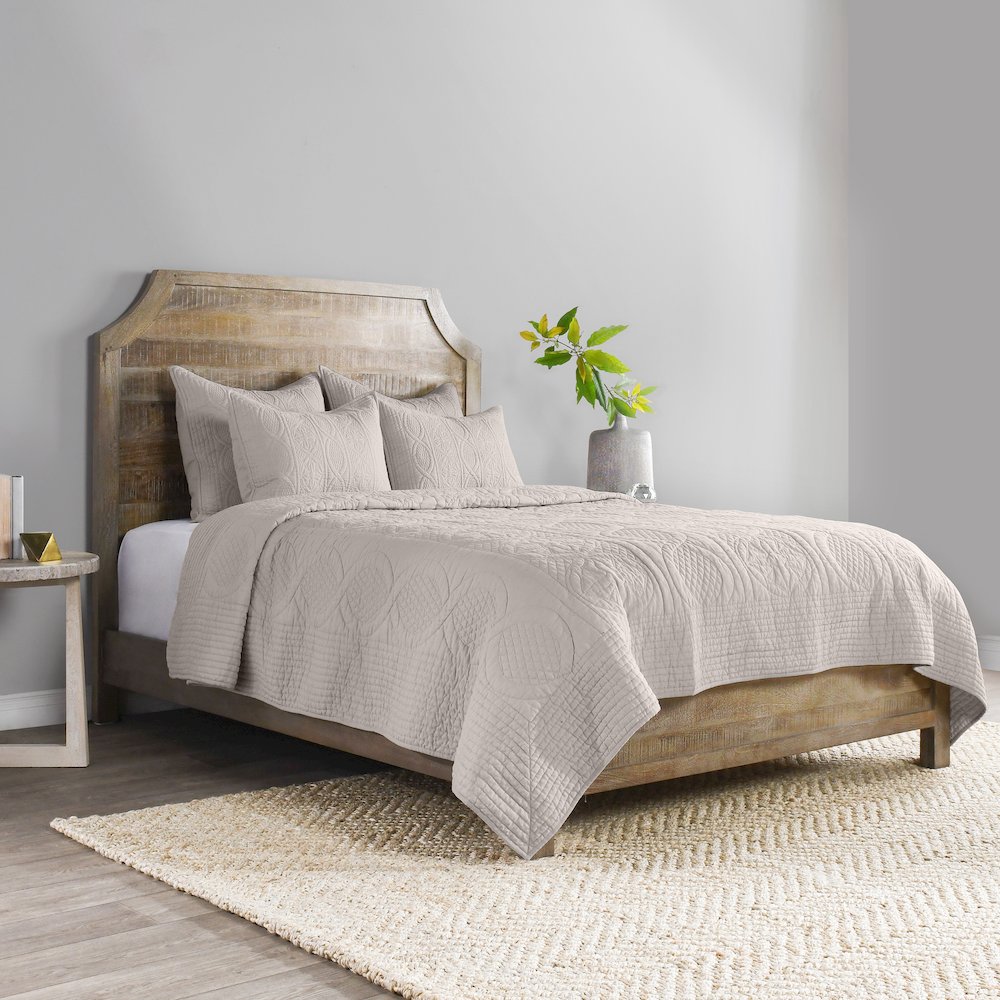 Anessa Linen Blend Queen Quilt. Picture 1