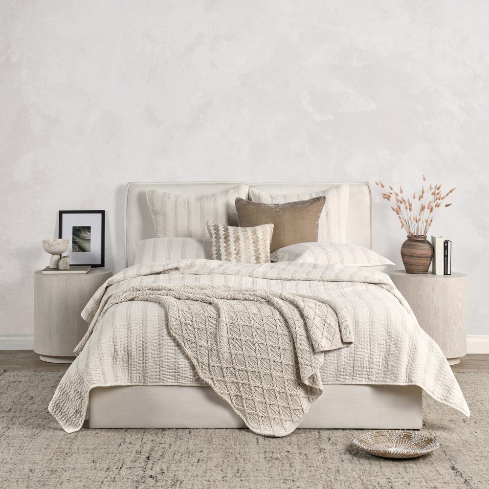 Abraham Cotton Linen Eggshell Beige King Quilt. Picture 8