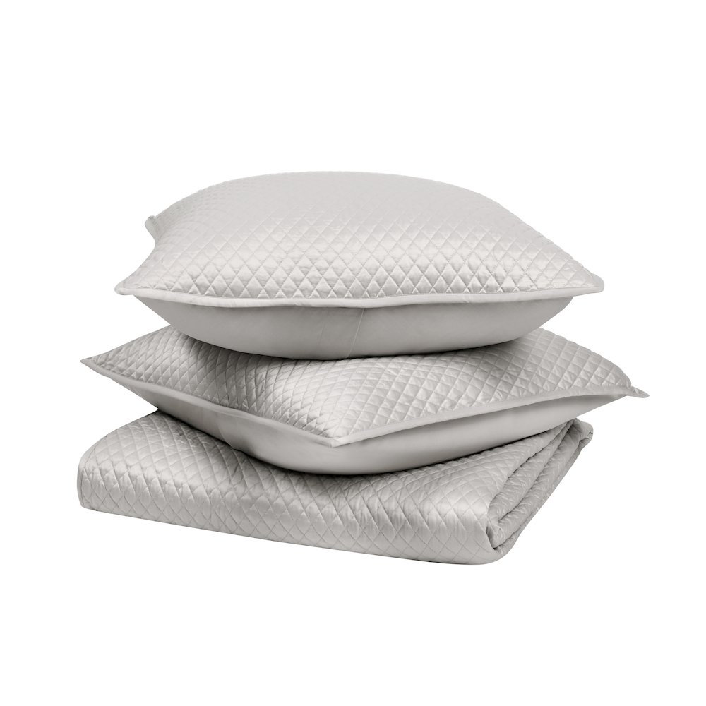 Winthrop 100% Sateen Silver Queen Quilt by Kosas Home. Picture 2