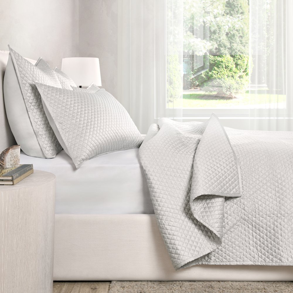 Winthrop 100% Sateen Silver Queen Quilt by Kosas Home. Picture 6