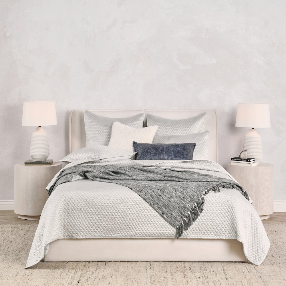 Winthrop 100% Sateen Silver Queen Quilt by Kosas Home. Picture 7