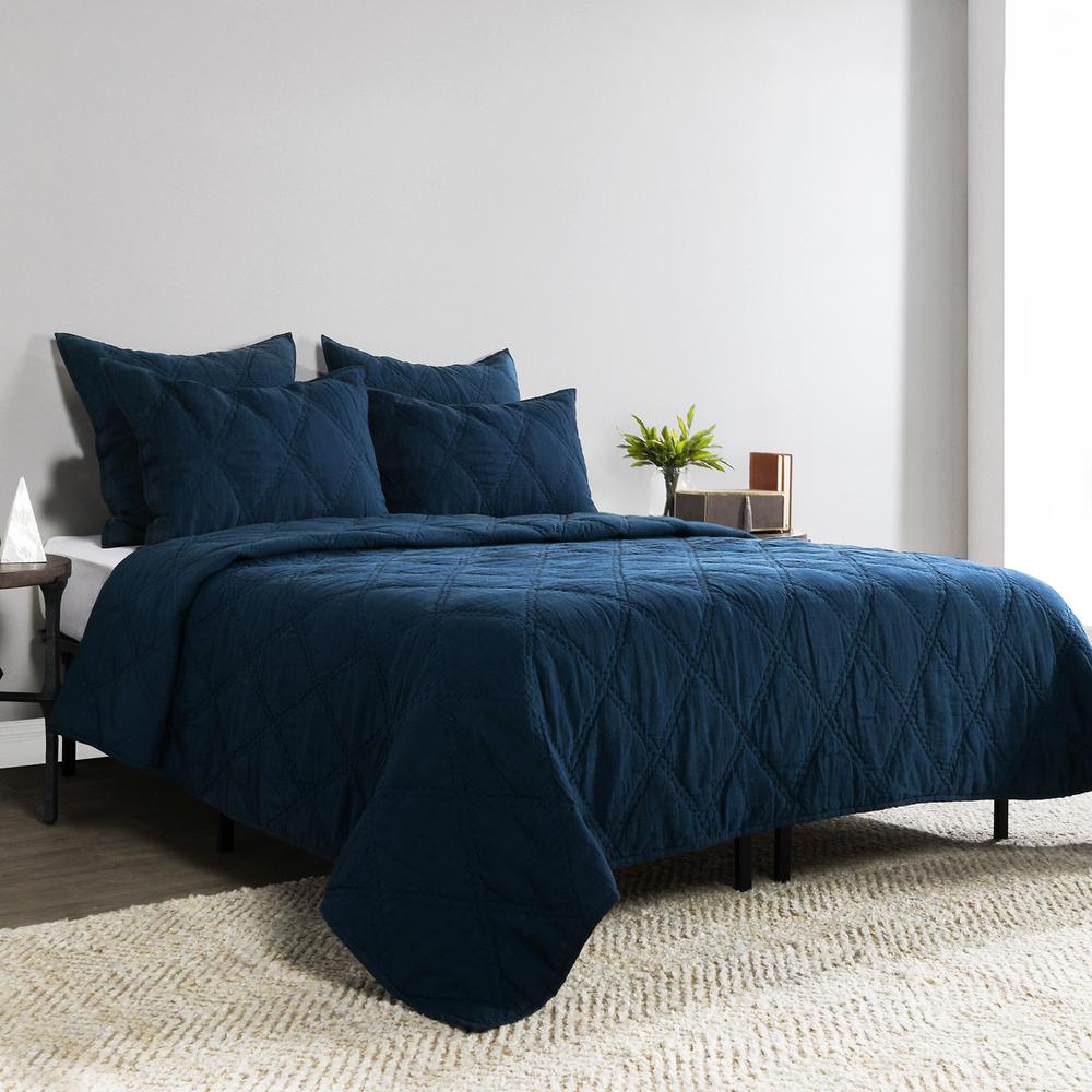 Casi 100% Belgian Flax Linen Midnight Blue King Quilt. Picture 1