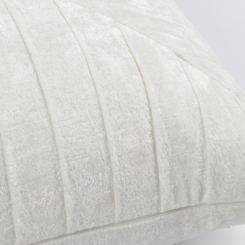 Laurant 14"x 26" Velvet Throw Pillow in Ivory by Kosas Home. Picture 4