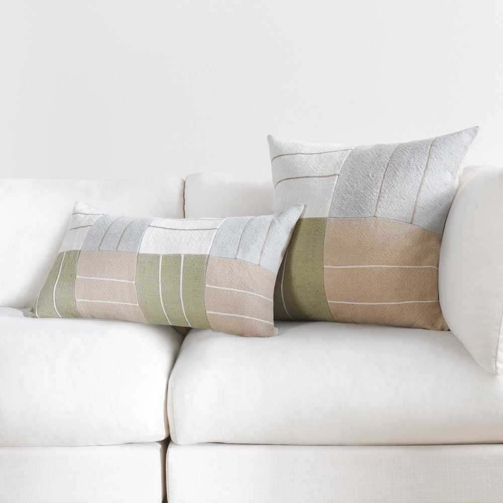 Niya 22" Linen Blend Multicolor Throw Pillow. Picture 1