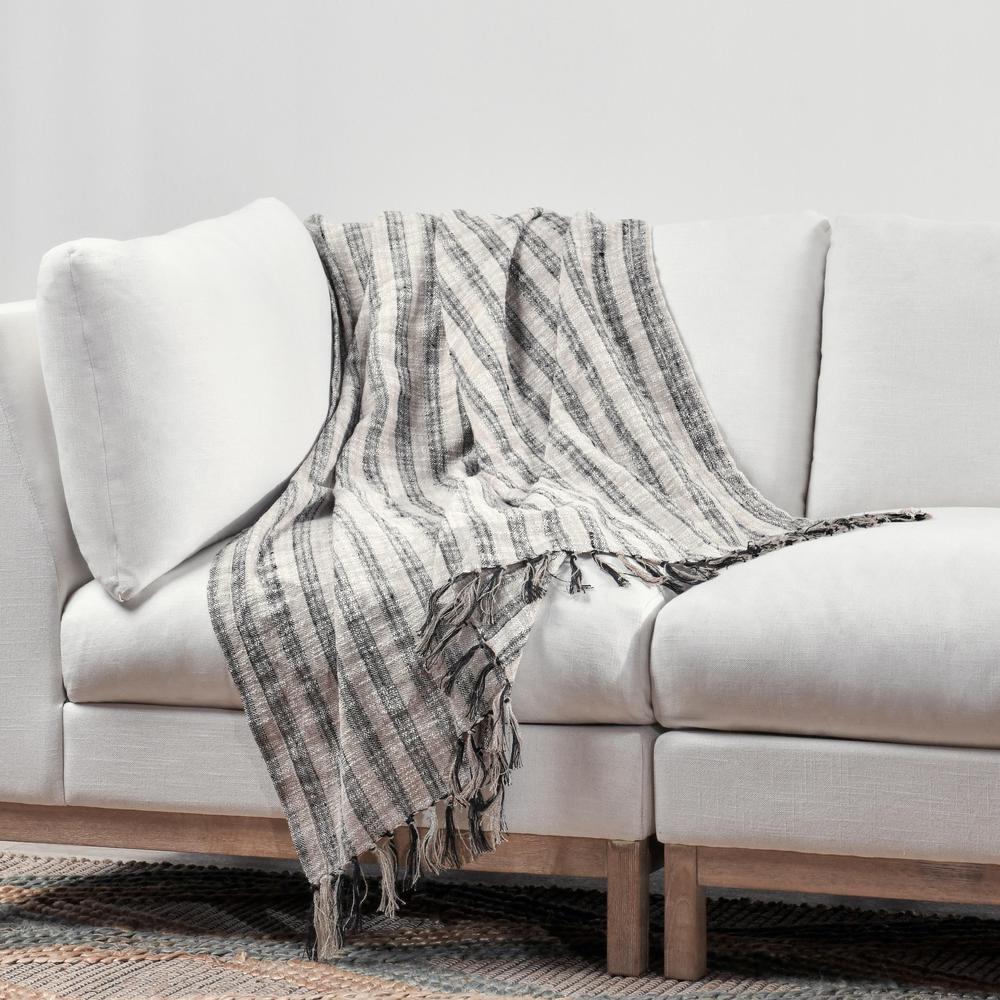 Linna 100% Cotton Black 50"x70" Throw Blanket Blanket. Picture 5